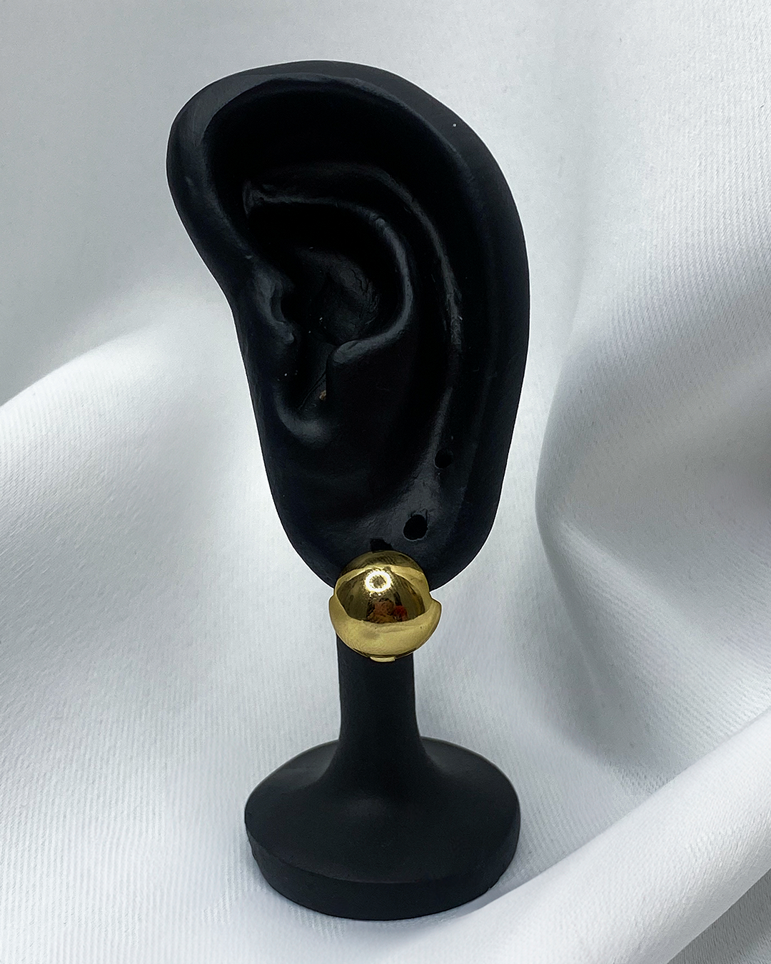 Aretes con diseño de esfera enchapado en oro 14k acero inoxidable