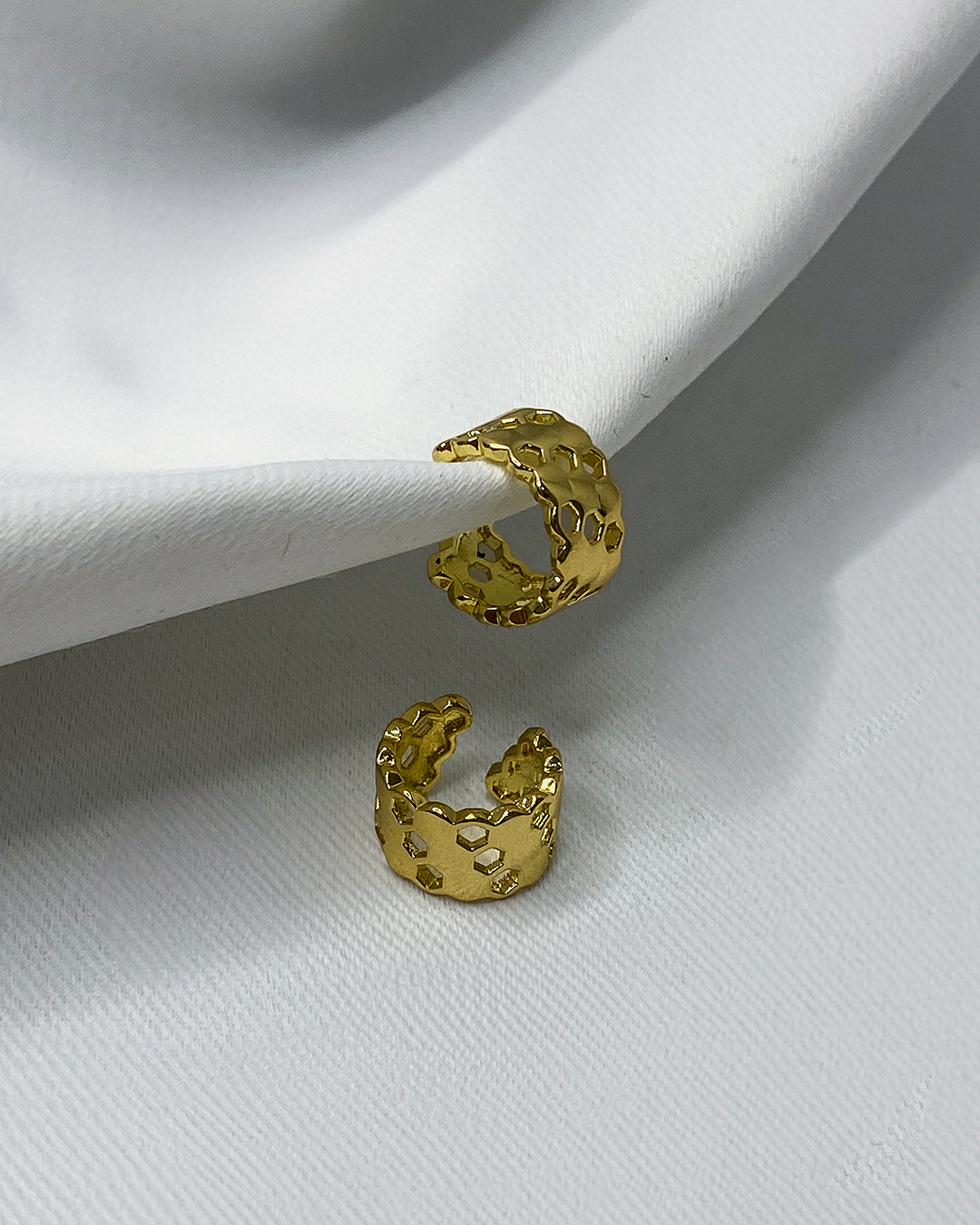 Ear cuff variados diseños enchapado en oro 14k acero inoxidable (Precio por unidad)