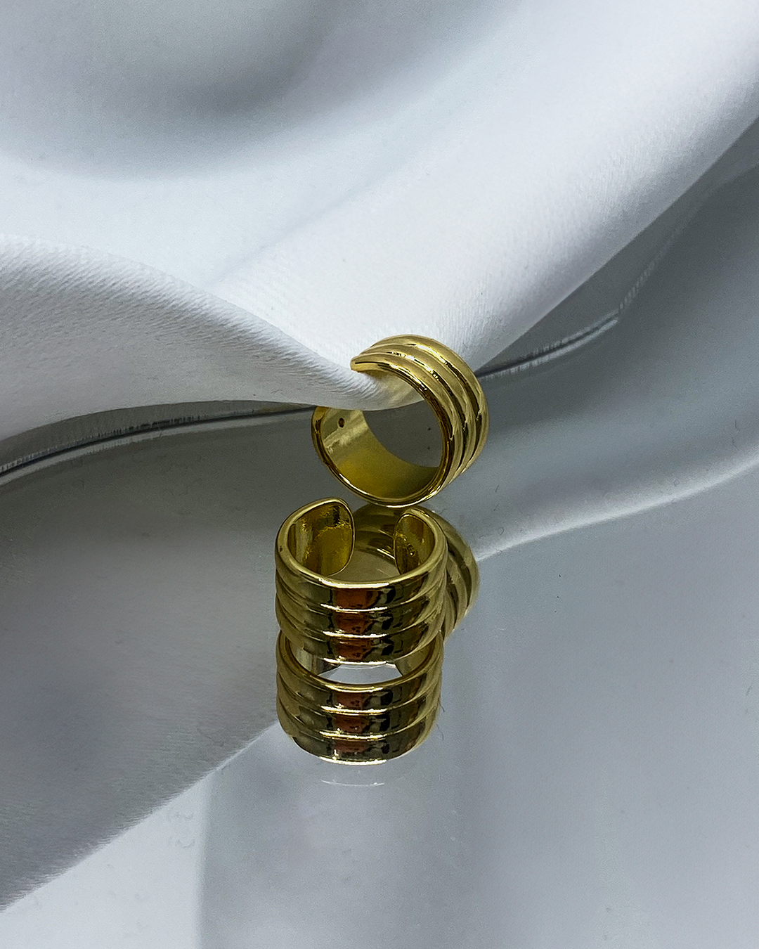 Ear cuff variados diseños enchapado en oro 14k acero inoxidable (Precio por unidad)