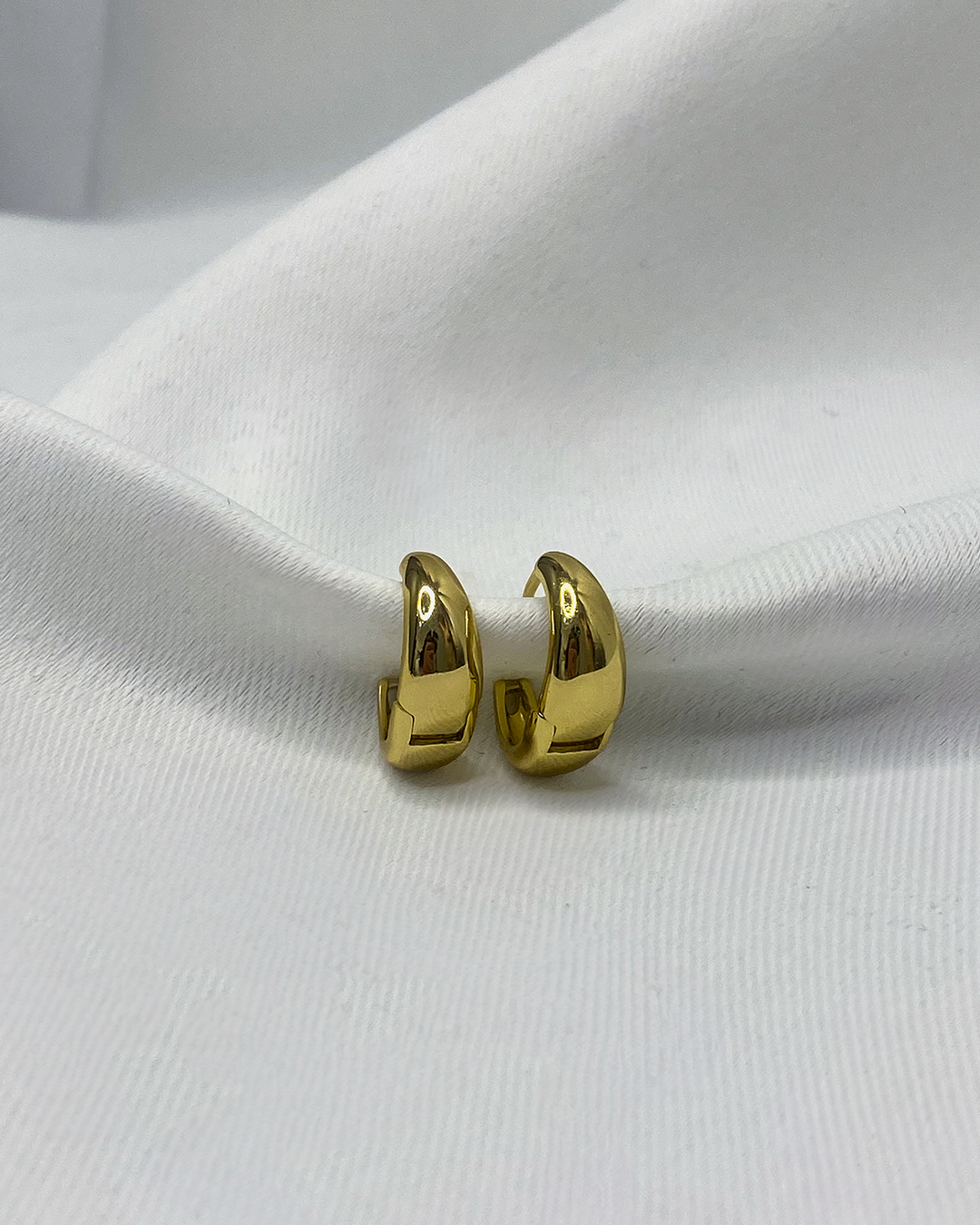 Aretes enchapados en oro 14k de acero inoxidable