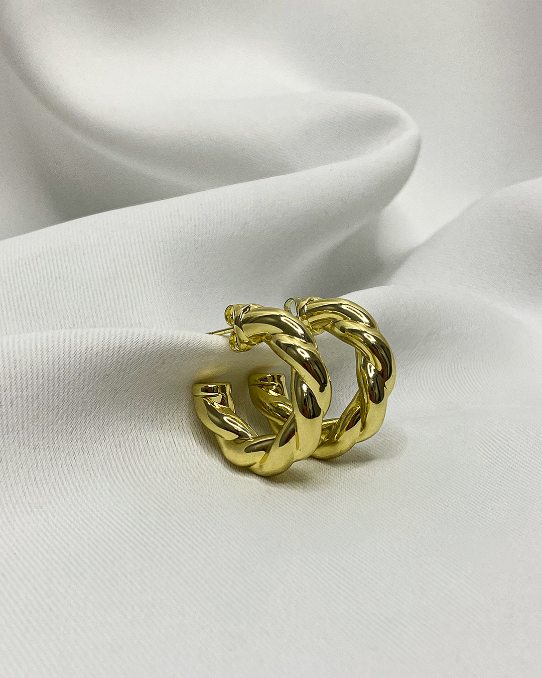 Argollas con diseño trenzado enchapado en oro 14k acero inoxidable