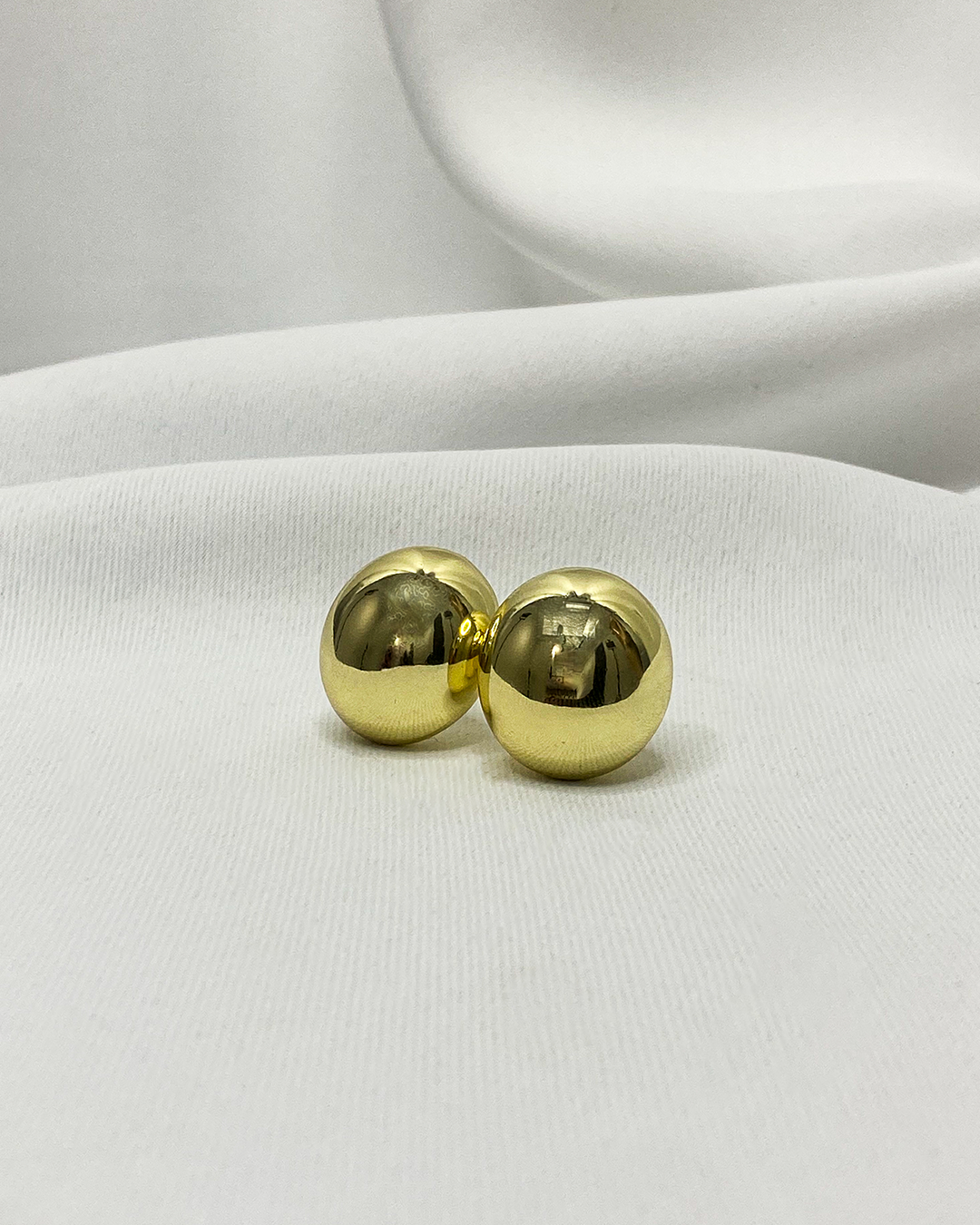 Pendientes de tachuela diseño de esfera enchapado en oro 14k acero inoxidable