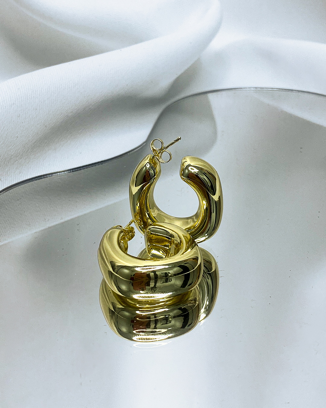 Argollas semi cuadradas enchapado en oro 18k acero inoxidable