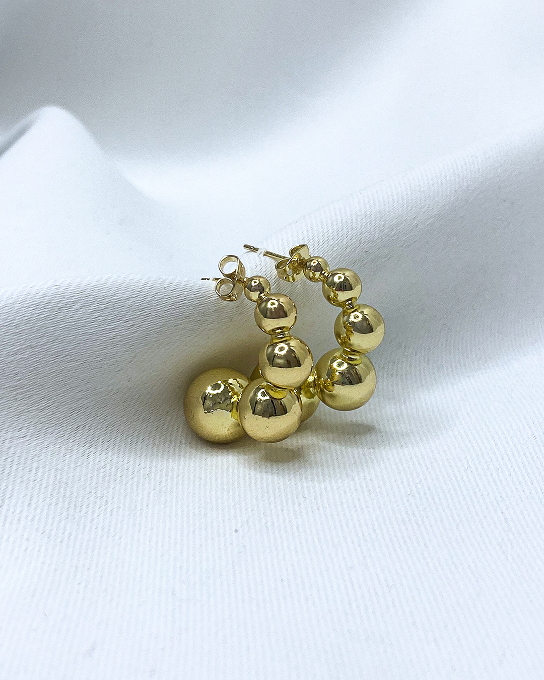 Aretes de balines media luna enchapado en oro 18k acero inoxidable