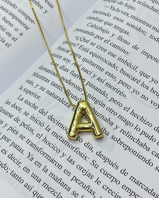 Collar con dige de letra enchapado en oro 18k acero inoxidable