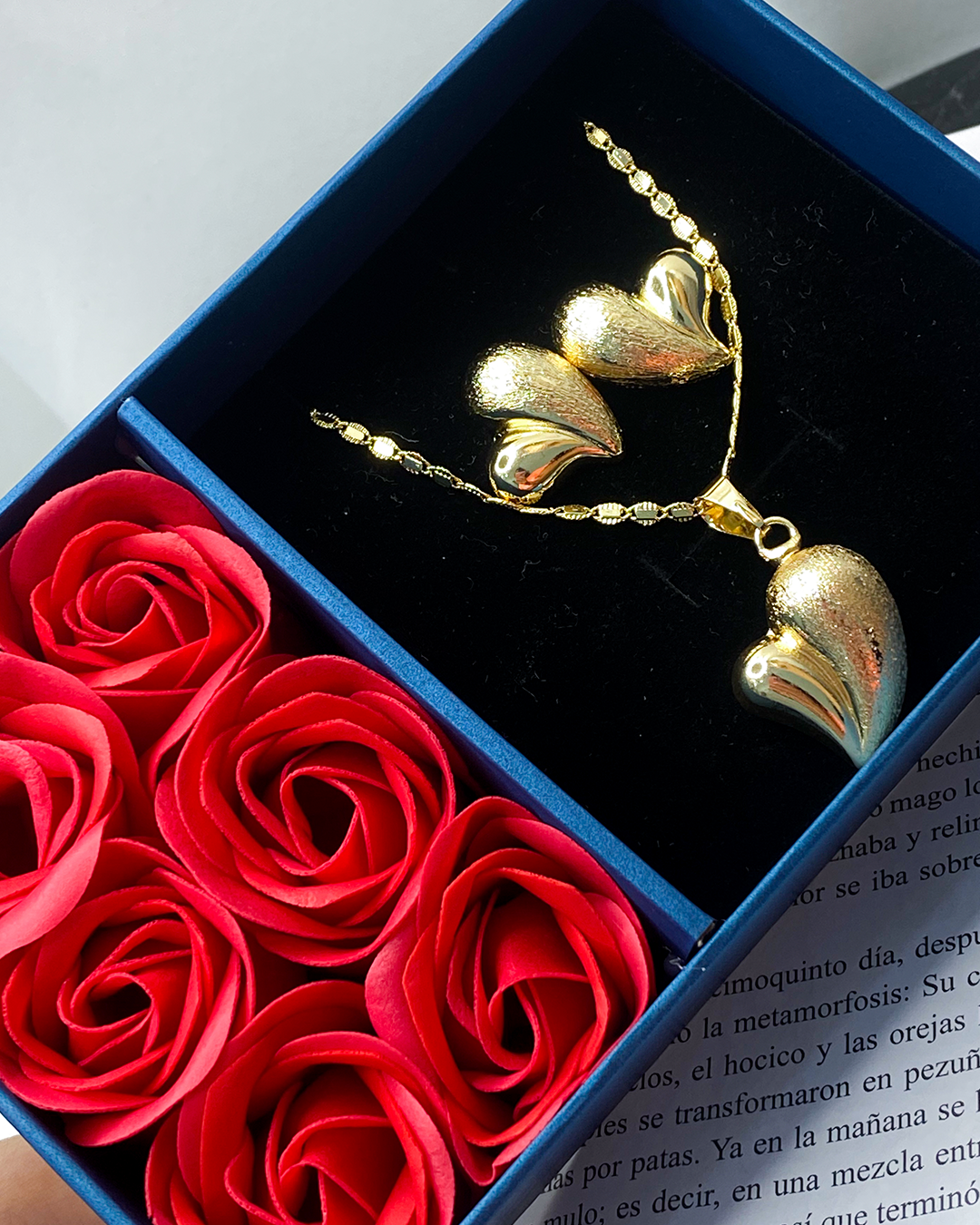 Set de collar y pendientes incluye caja con rosas enchapado en oro 18k acero inoxidable