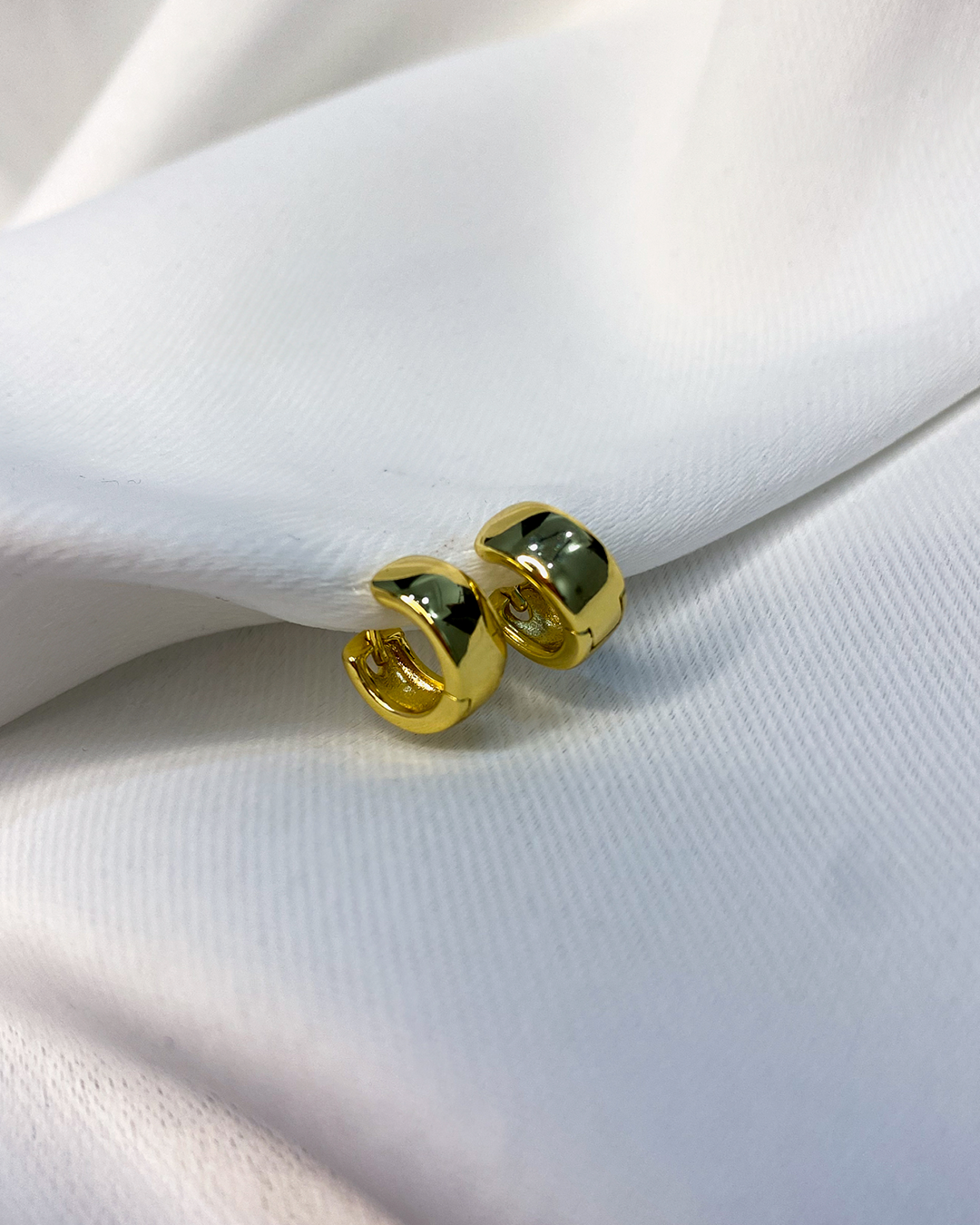 Aretes con diseño de media luna enchapados en oro 18k de acero inoxidable