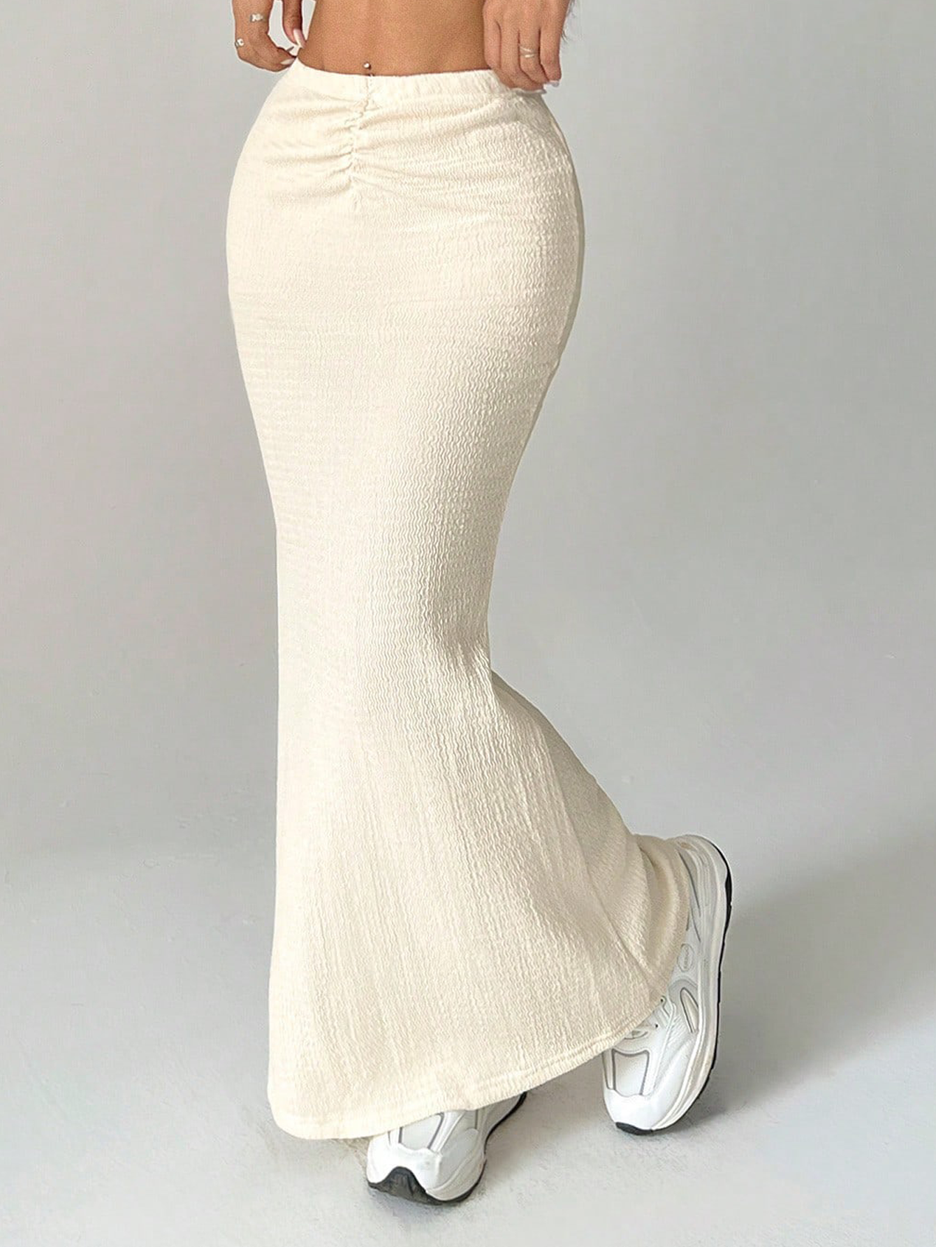 Falda larga con fruncido en el centro