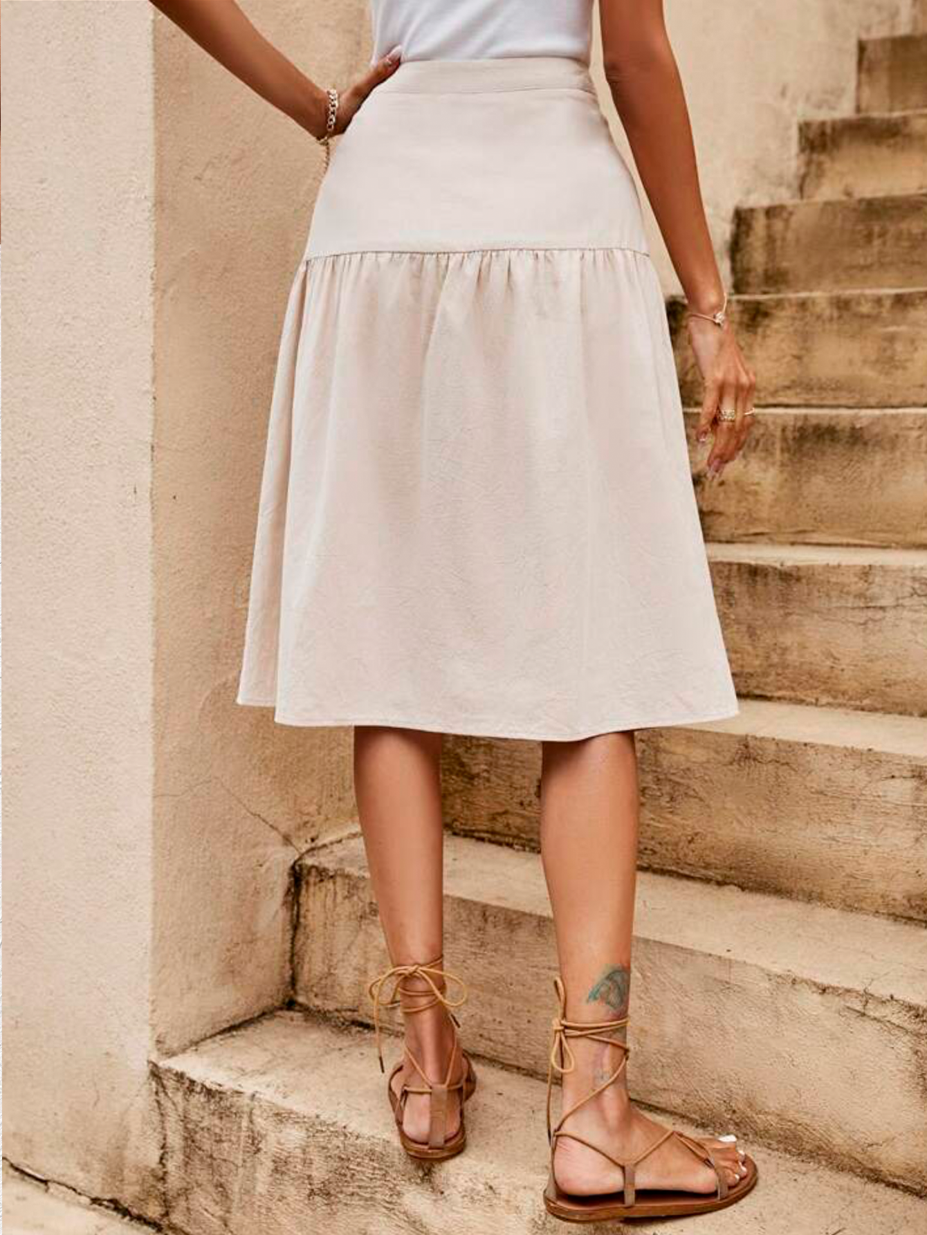 Falda media larga unicolor con botones delantero