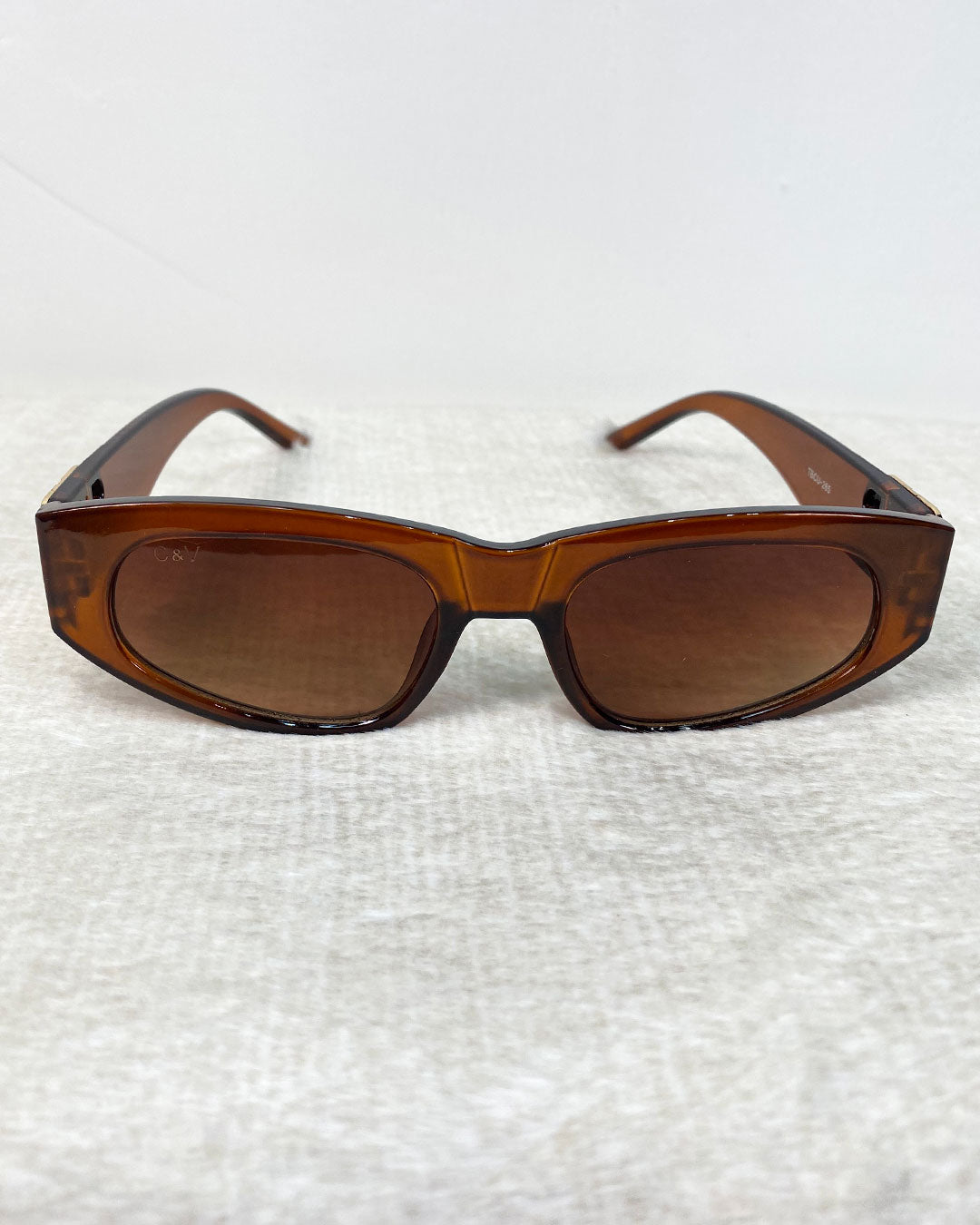 Gafas de sol de dama con detalle dorado