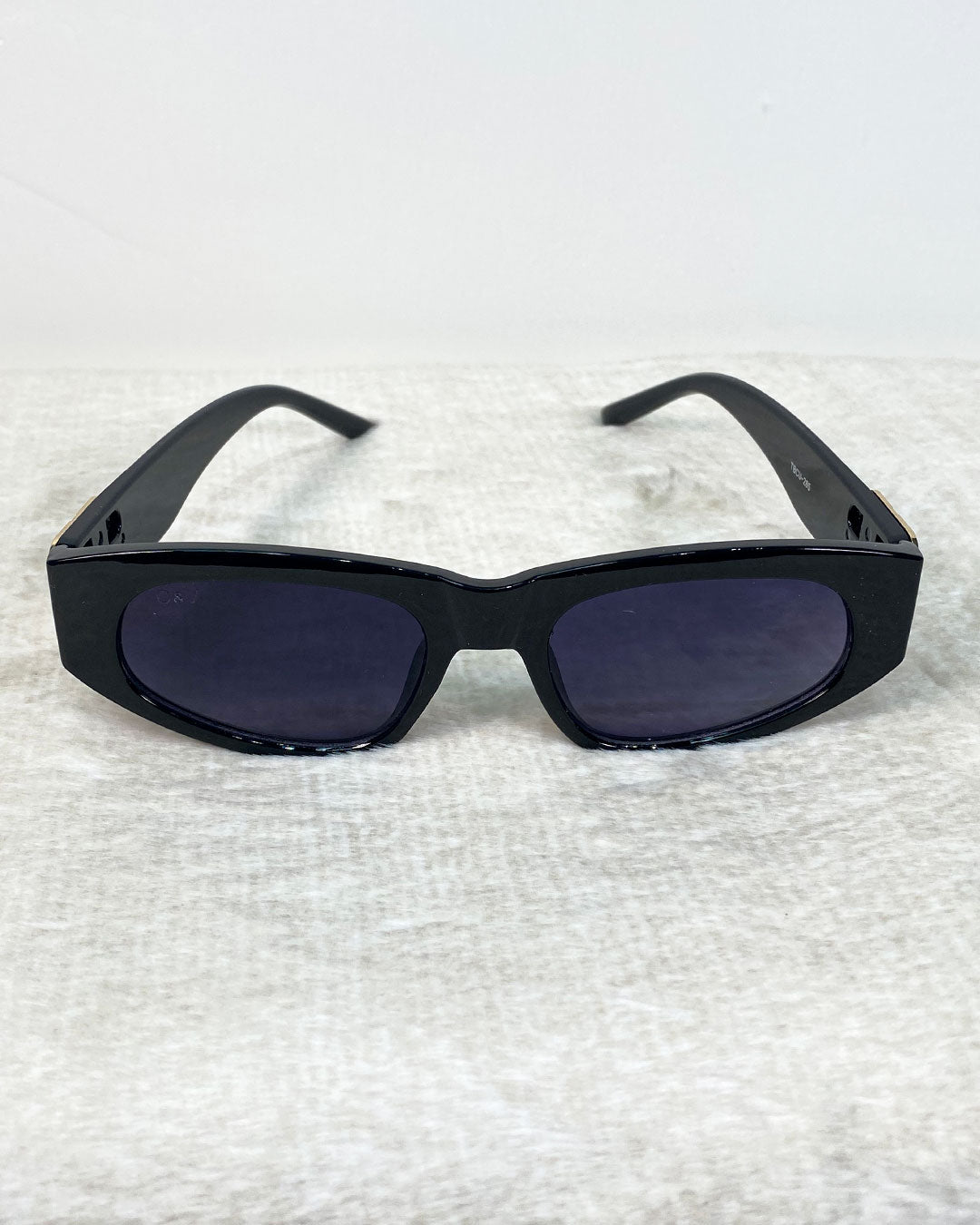 Gafas de sol de dama con detalle dorado