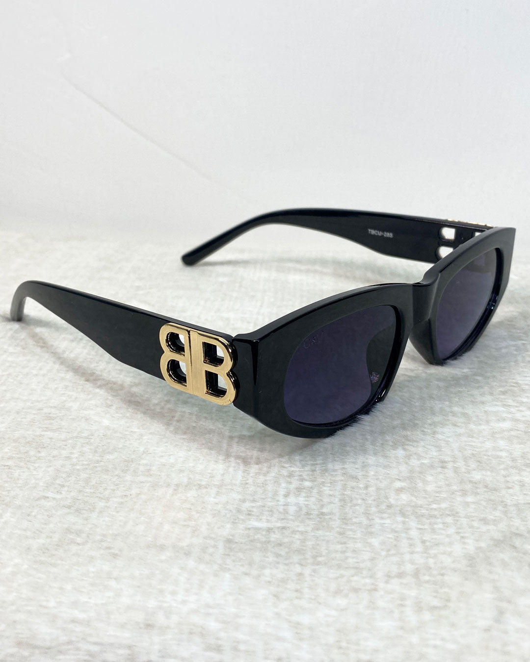 Gafas de sol de dama con detalle dorado