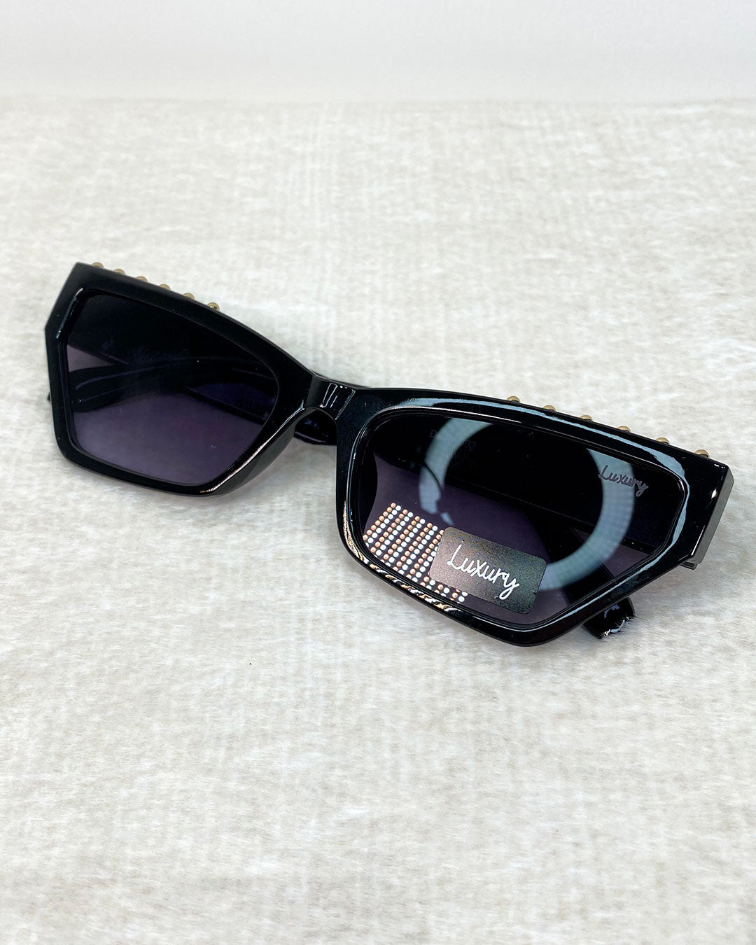 Gafas retro con detalle dorado