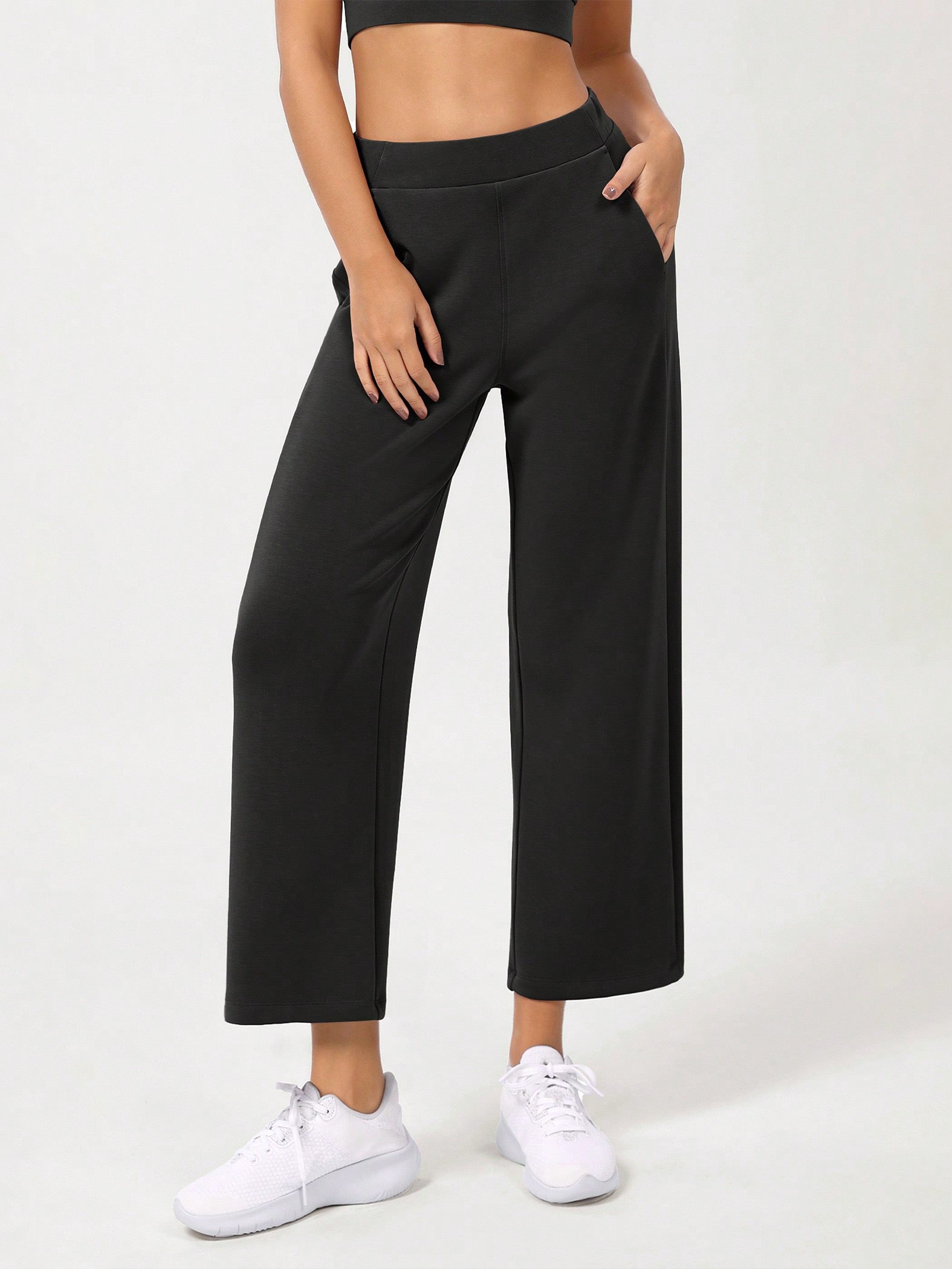 Pantalon recto con apertura en el borde