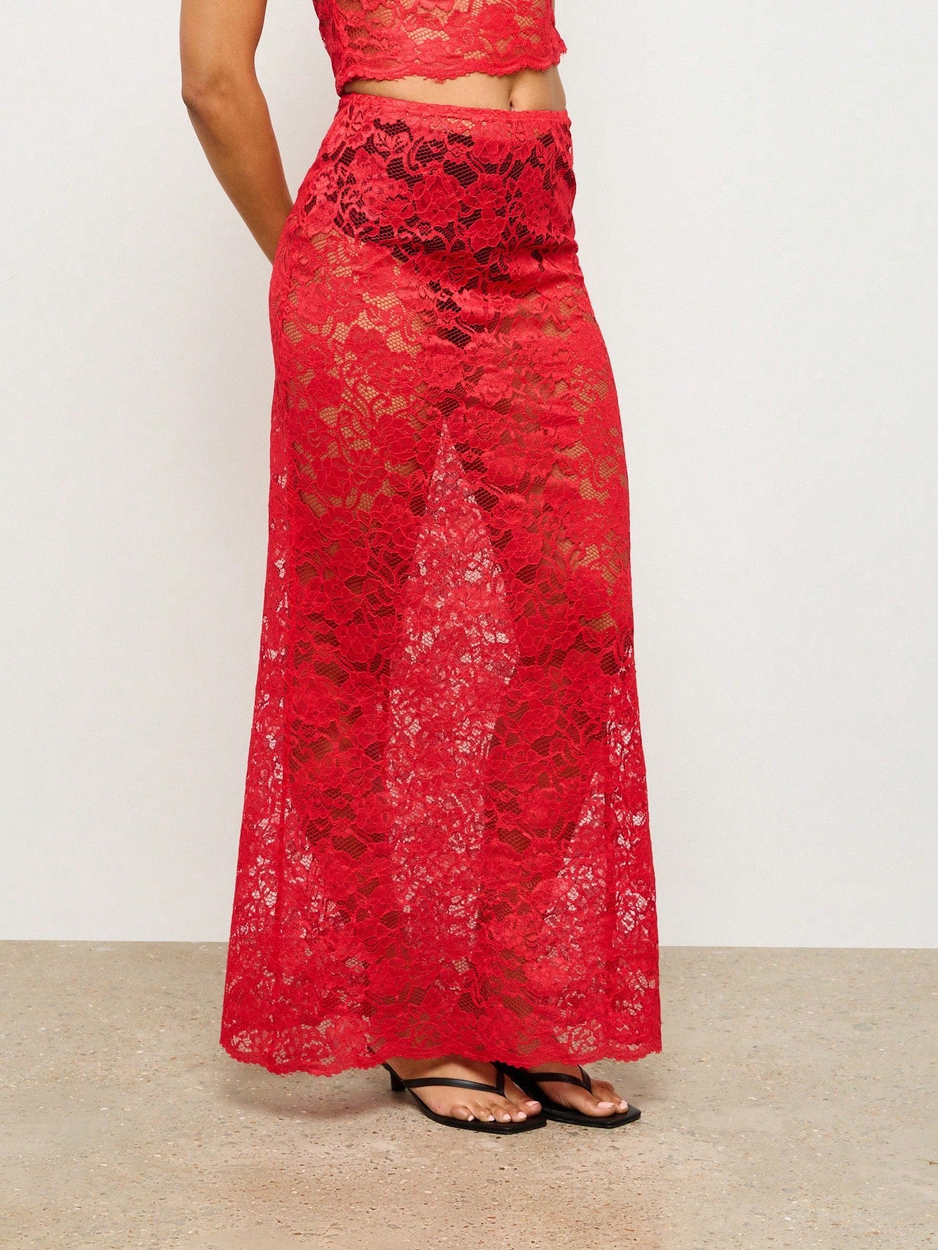 Falda larga unicolor con encaje