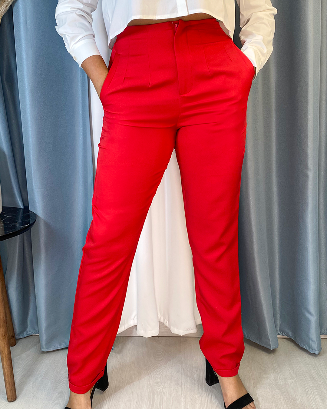 Pantalon con pinzas tipo Zara