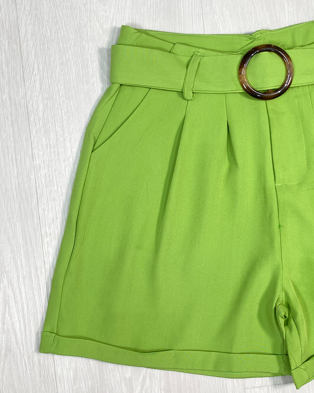 Shorts de vestir con cinturón
