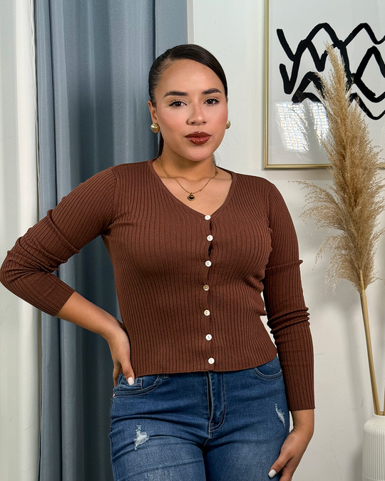 Sueter tejido ajustado con botones