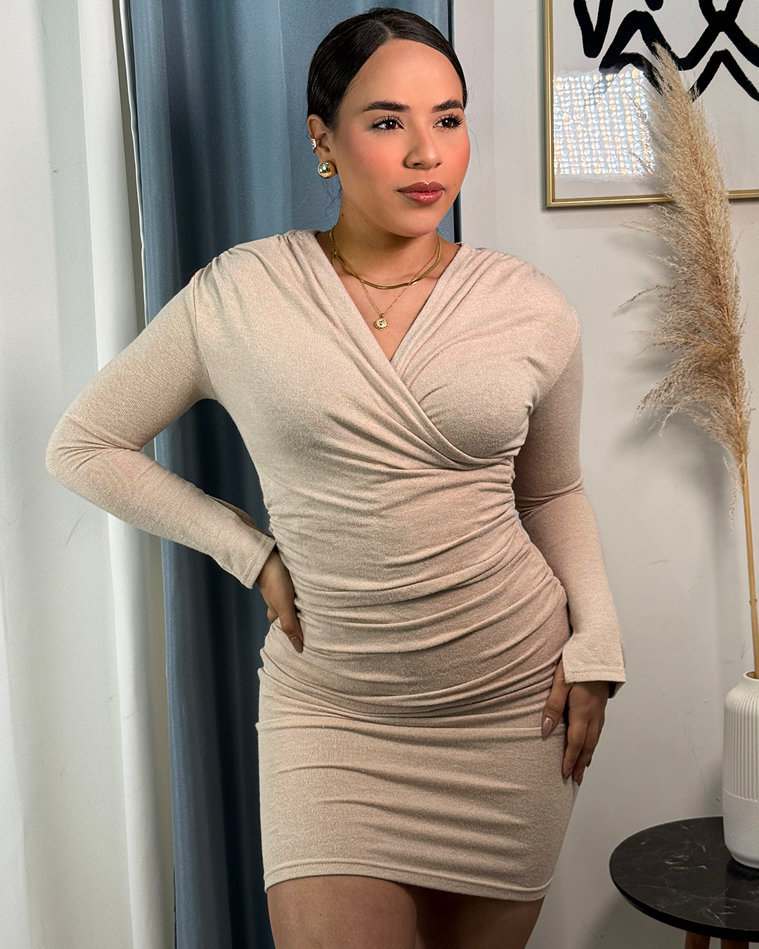 Vestido tejido corto con pliegues