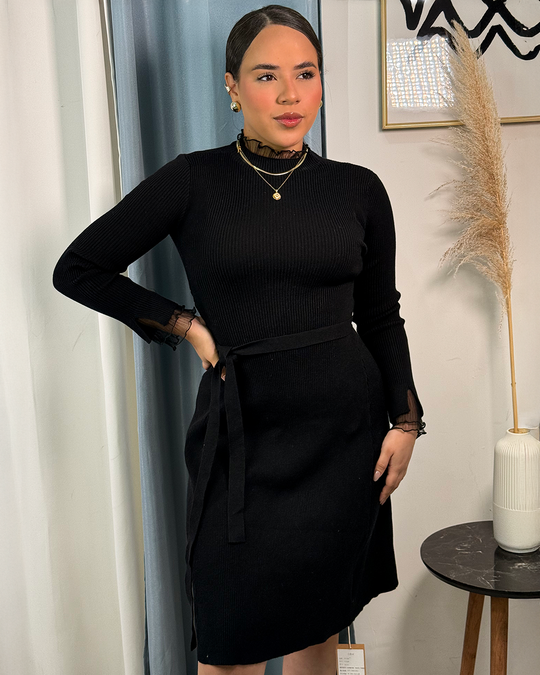 Vestido tejido largo con detalle de encaje