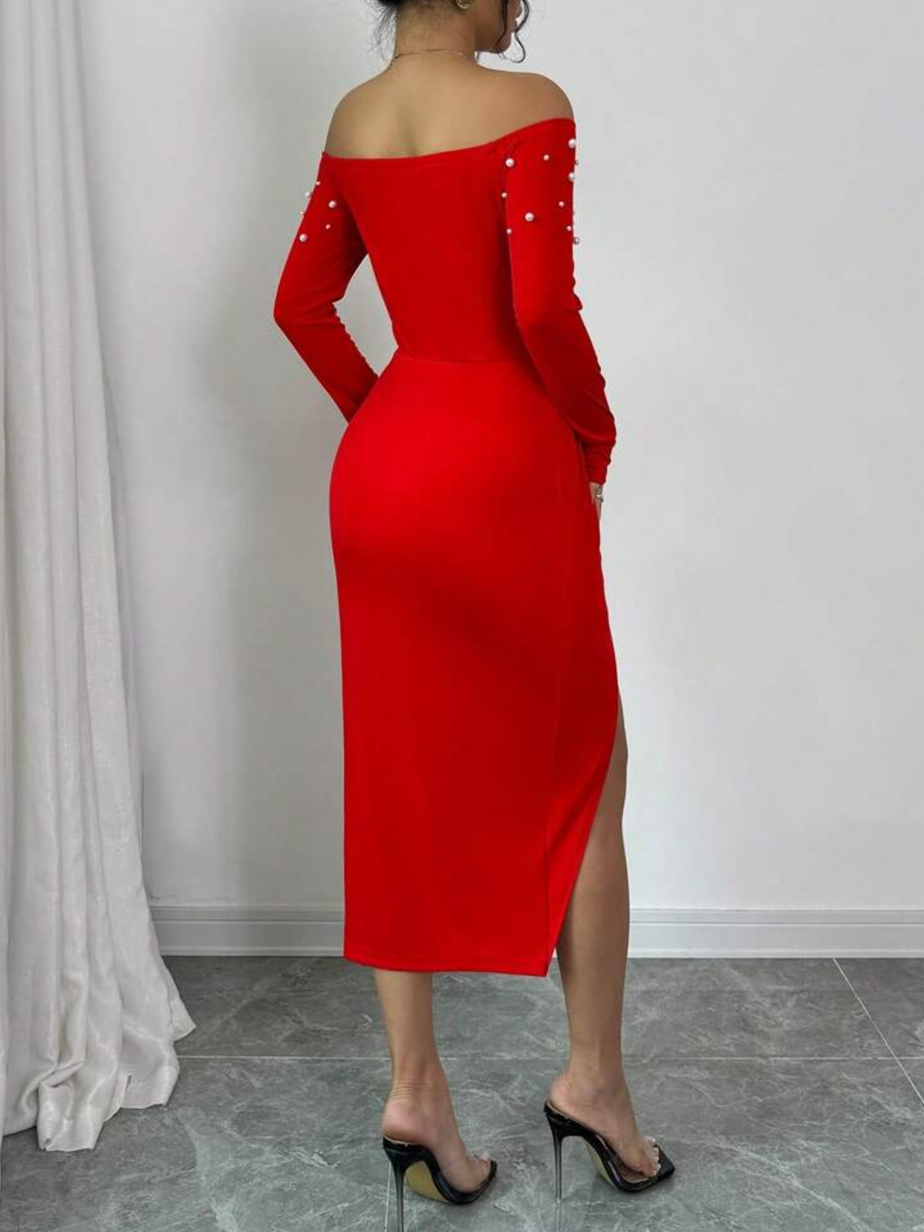 Vestido elegante con perlas