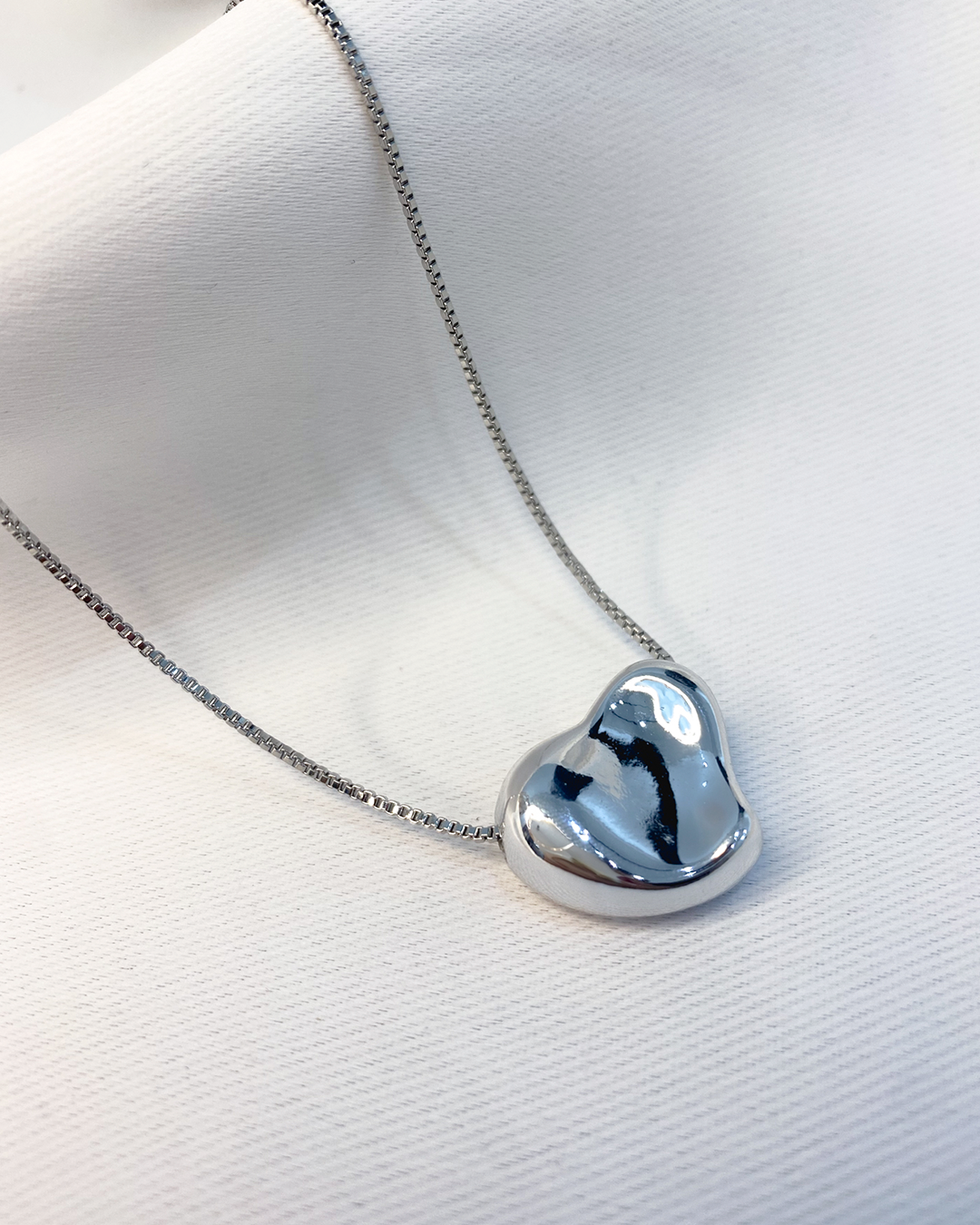 Collar con digen corazon abstracto enchapado en oro 14k acero inoxidable