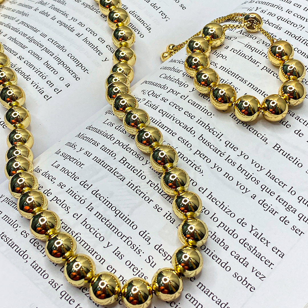 Los collares no solo complementan tu look! Hablan de estilo.