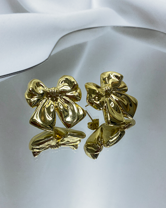 Pendientes de tachuela con diseño de lazos enchapado en oro 18k acero inoxidable