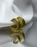 Aretes con textura en relieve enchapados en oro 14k de acero inoxidable