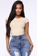 FASHION NOVA Camiseta de corte clásico y cuello redondo