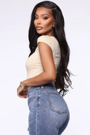 FASHION NOVA Camiseta de corte clásico y cuello redondo