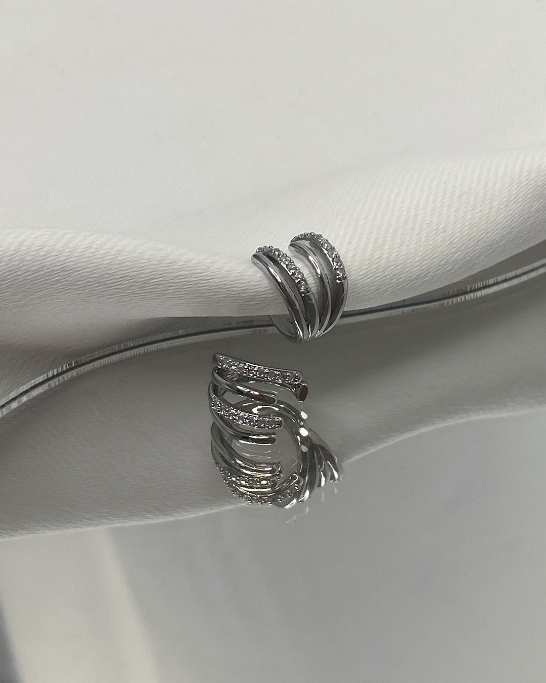 Ear cuff variados diseños enchapado en oro 14k acero inoxidable (Precio por unidad)