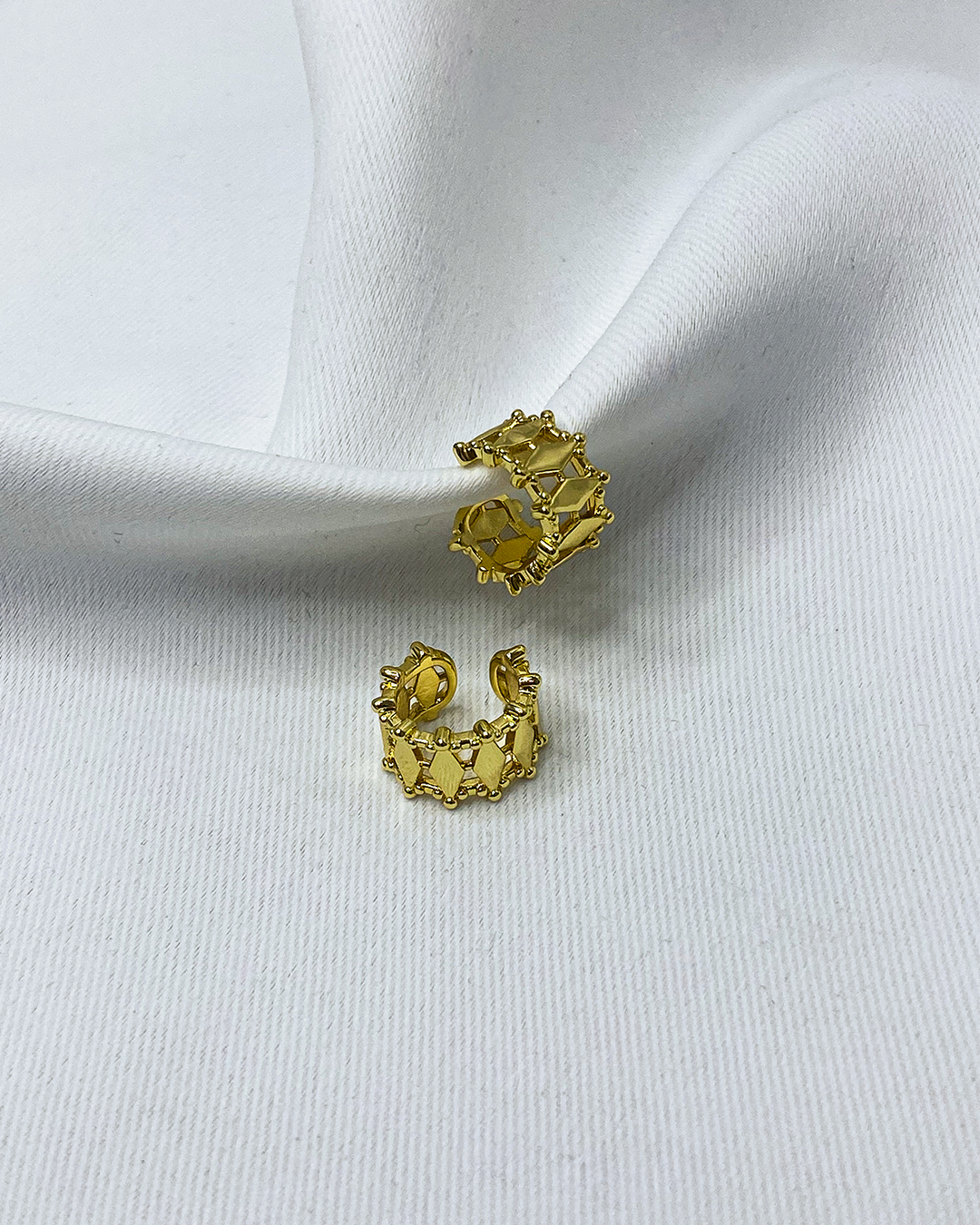 Ear cuff variados diseños enchapado en oro 14k acero inoxidable (Precio por unidad)