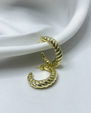 Argollas semi ovaladas con textura enchapado en oro 14k acero inoxidable