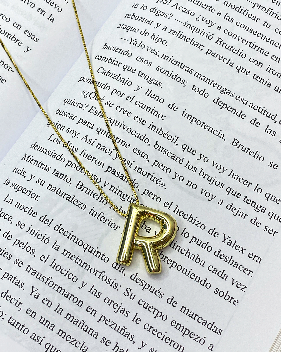 Collar con dige de letra enchapado en oro 18k acero inoxidable