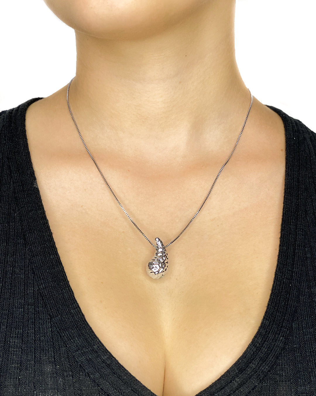 Collar con dige de gota con textura enchapados en oro 14k de acero inoxidable