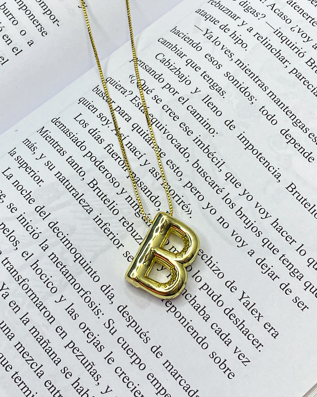 Collar con dige de letra enchapado en oro 18k acero inoxidable