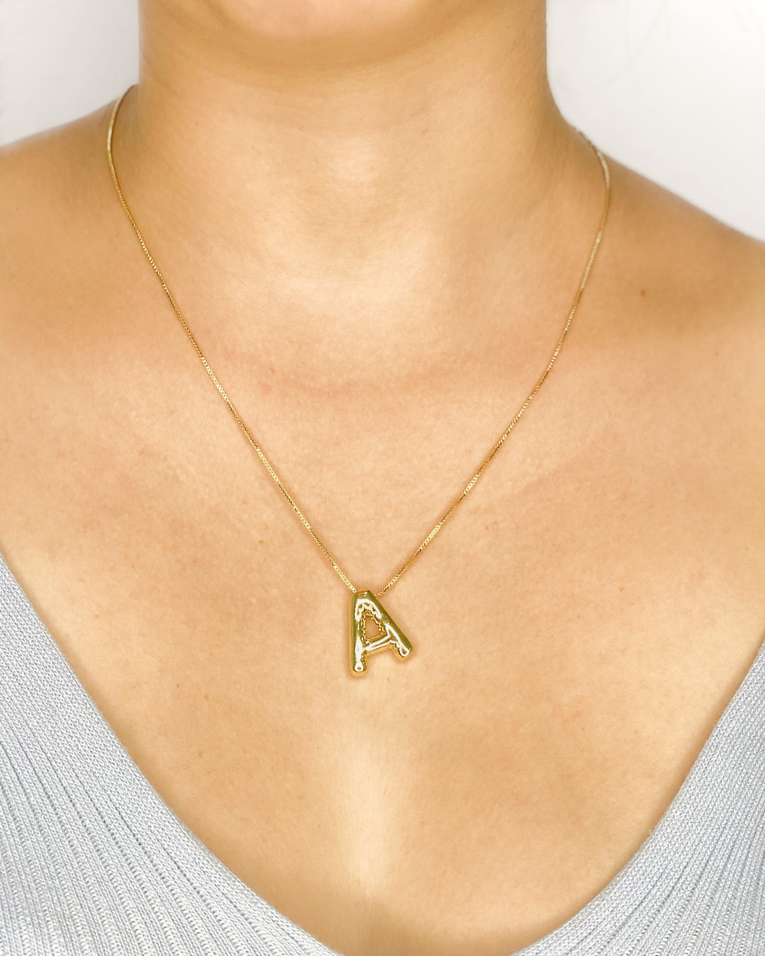 Collar con dige de letra enchapado en oro 18k acero inoxidable