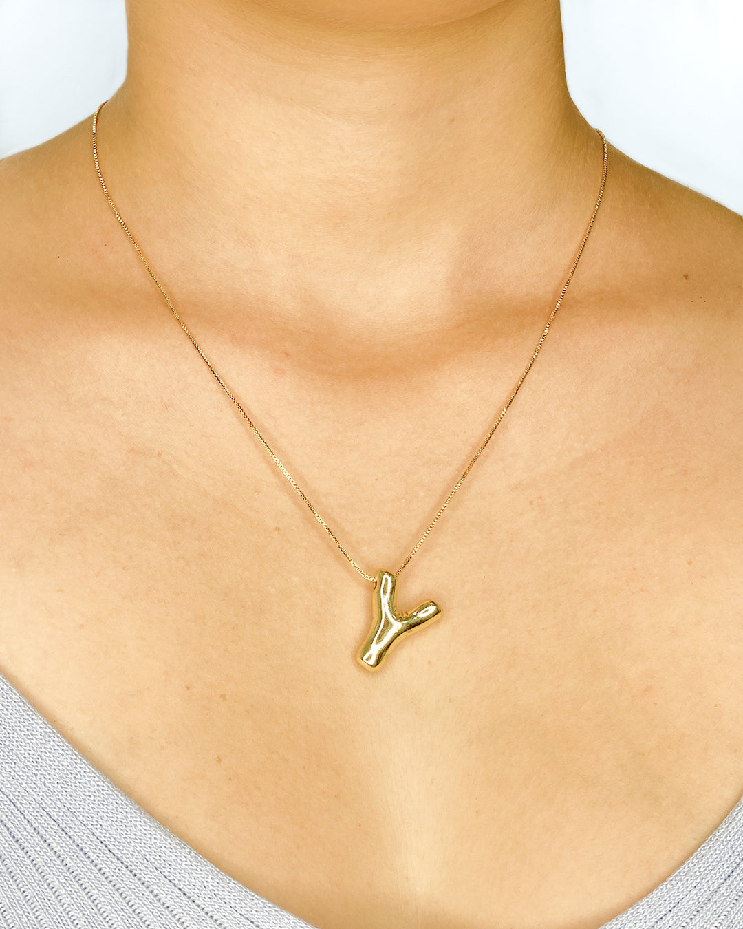 Collar con dige de letra enchapado en oro 18k acero inoxidable