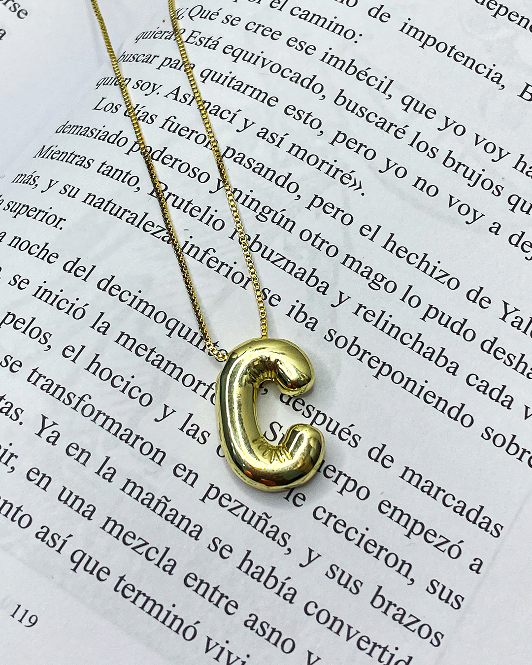 Collar con dige de letra enchapado en oro 18k acero inoxidable