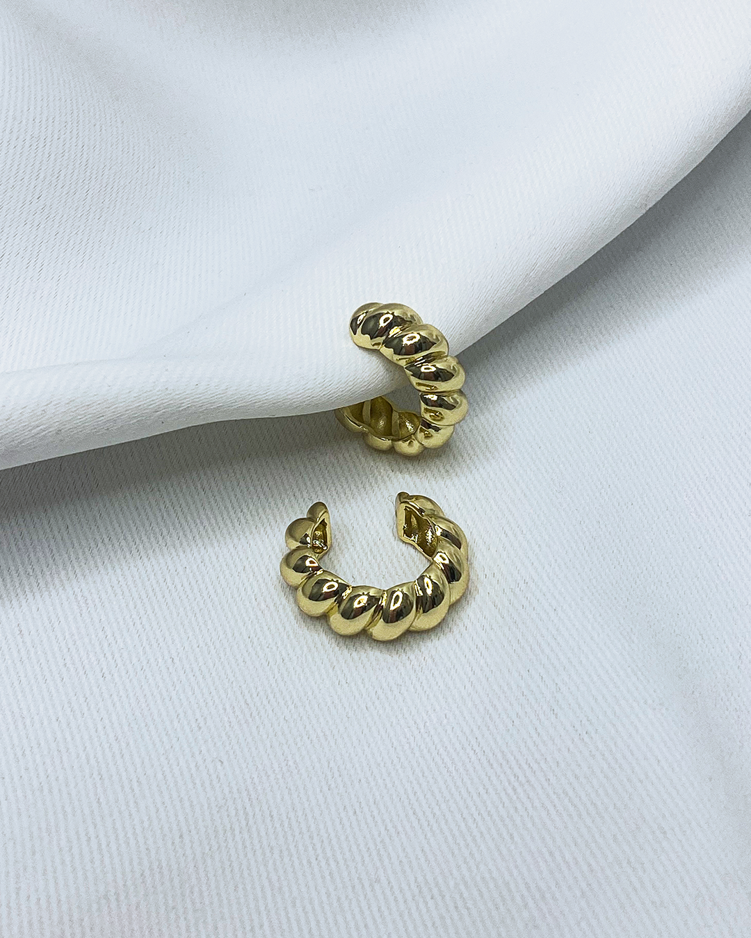 Ear cuff variados diseños enchapado en oro 14k acero inoxidable (Precio por unidad)