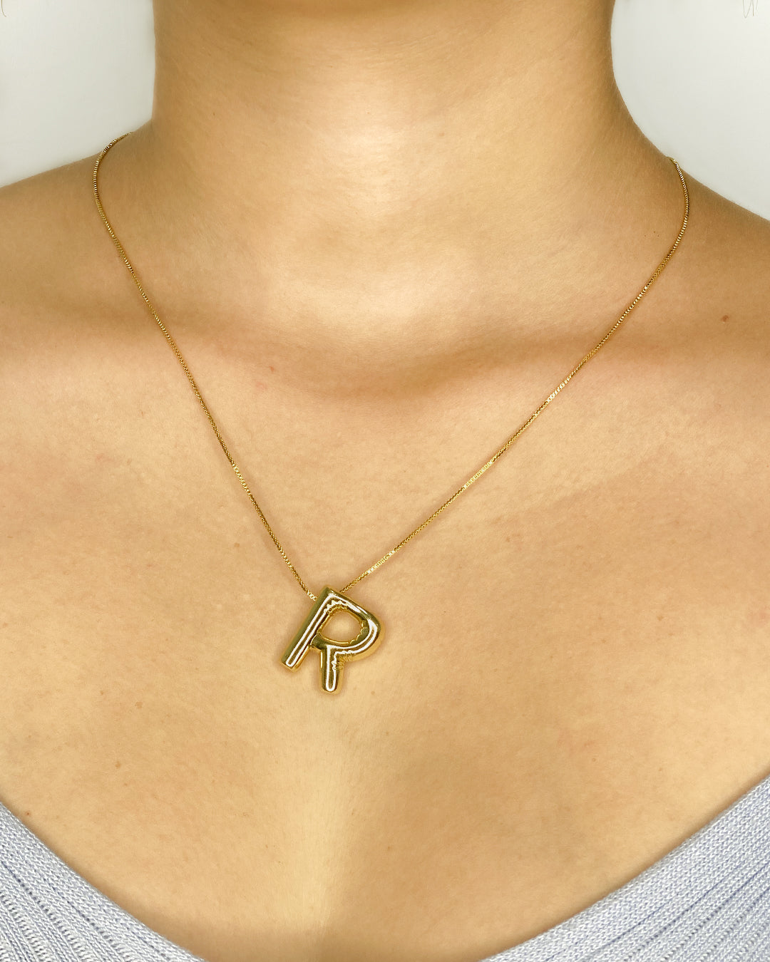 Collar con dige de letra enchapado en oro 18k acero inoxidable