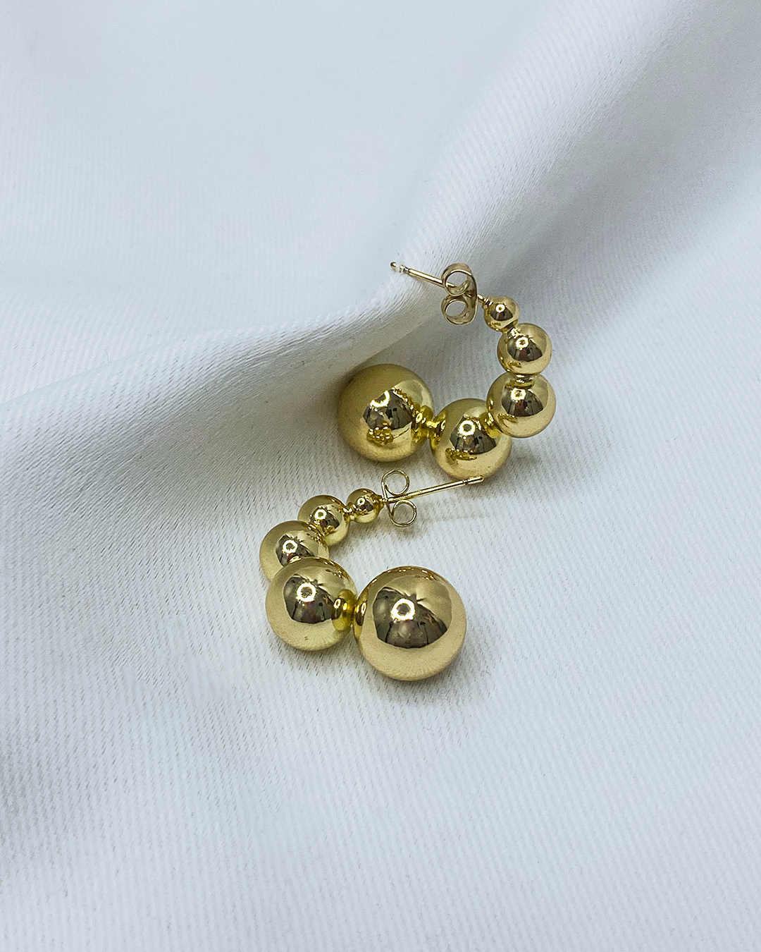 Aretes de balines media luna enchapado en oro 18k acero inoxidable