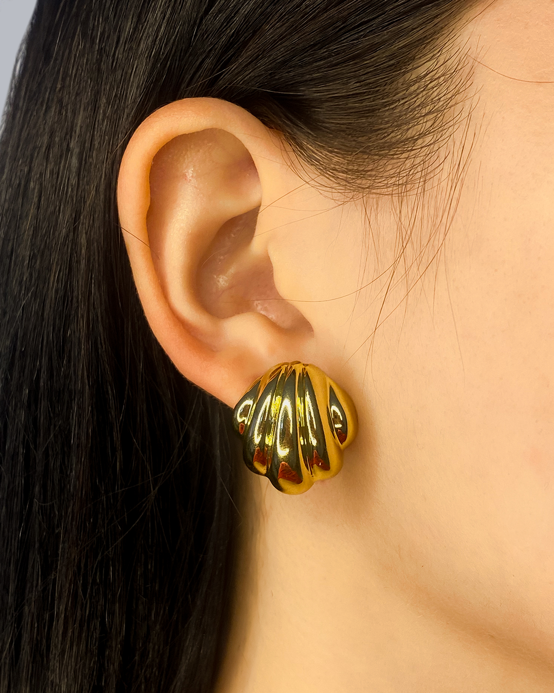 Pendientes de tachuela con diseño de ostra enchapados en oro 14k de acero inoxidable