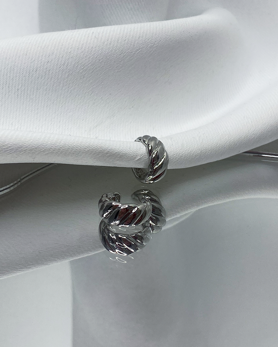 Ear cuff variados diseños enchapado en oro 14k acero inoxidable (Precio por unidad)