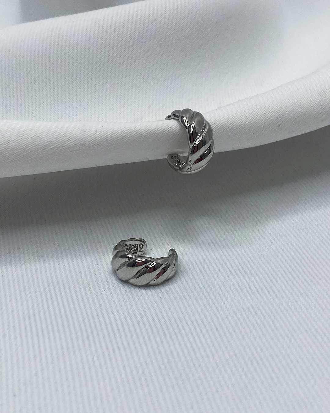 Ear cuff variados diseños enchapado en oro 14k acero inoxidable (Precio por unidad)