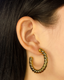 Argollas con diseño de trenzado fino enchapado en oro 14k acero inoxidable