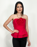 Blusa con flor de relieve
