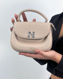 Cartera semi cuero con detalle plateado