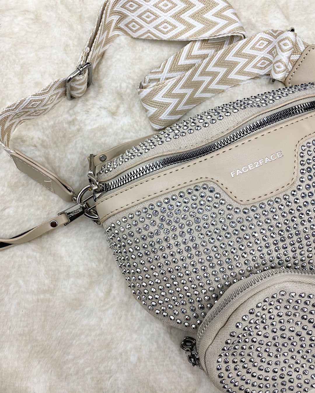 Cartera de pecho brillante